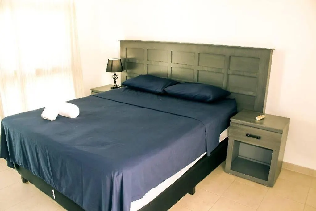 Апартаменты Hermoso Departamento En La Avenida Colosio Плая-дель-Кармен